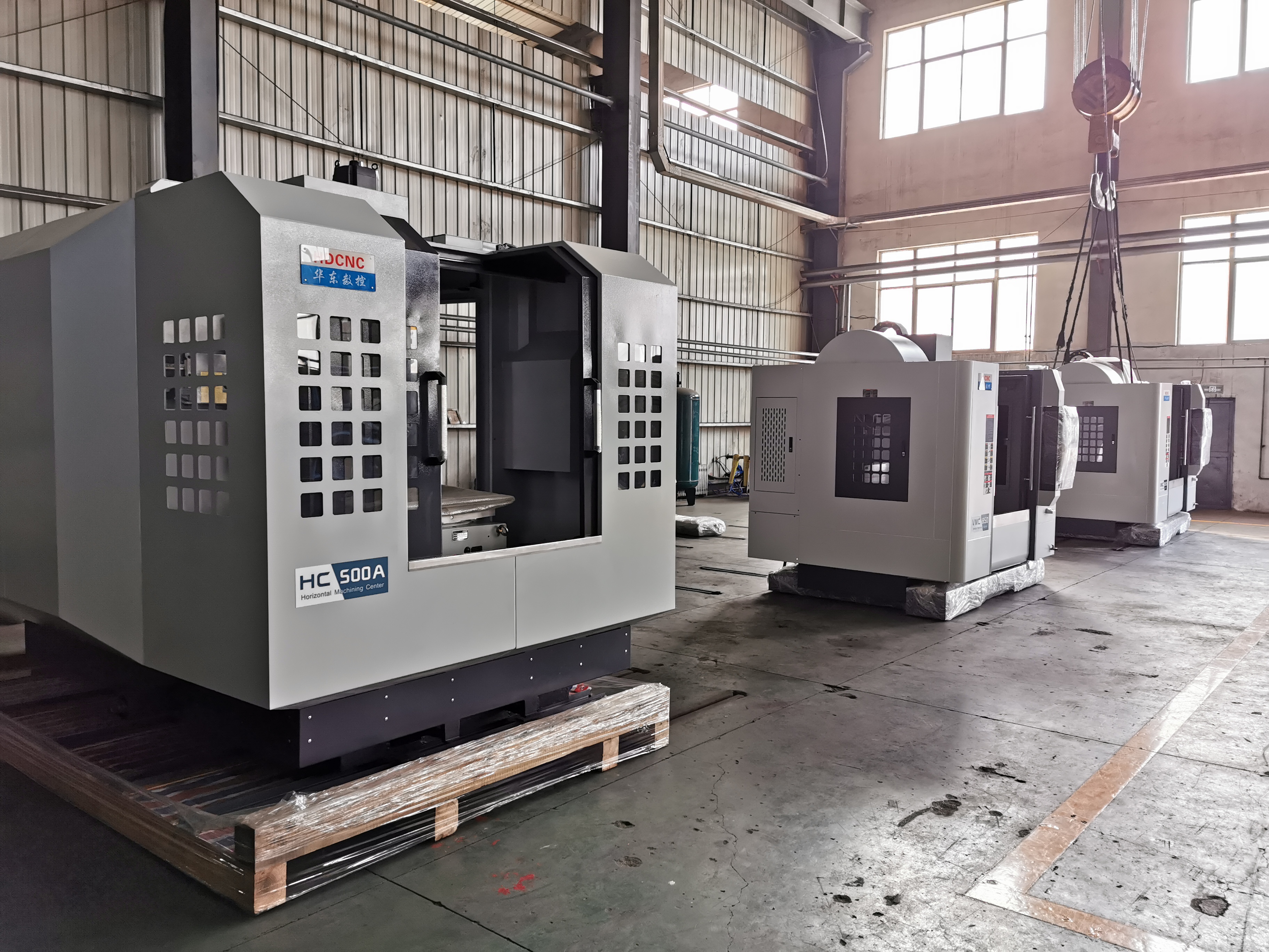 華東數(shù)控生產(chǎn)出的新型通用小型機(jī)床外觀和質(zhì)量都較過(guò)去提升了許多  王僖 攝.jpg